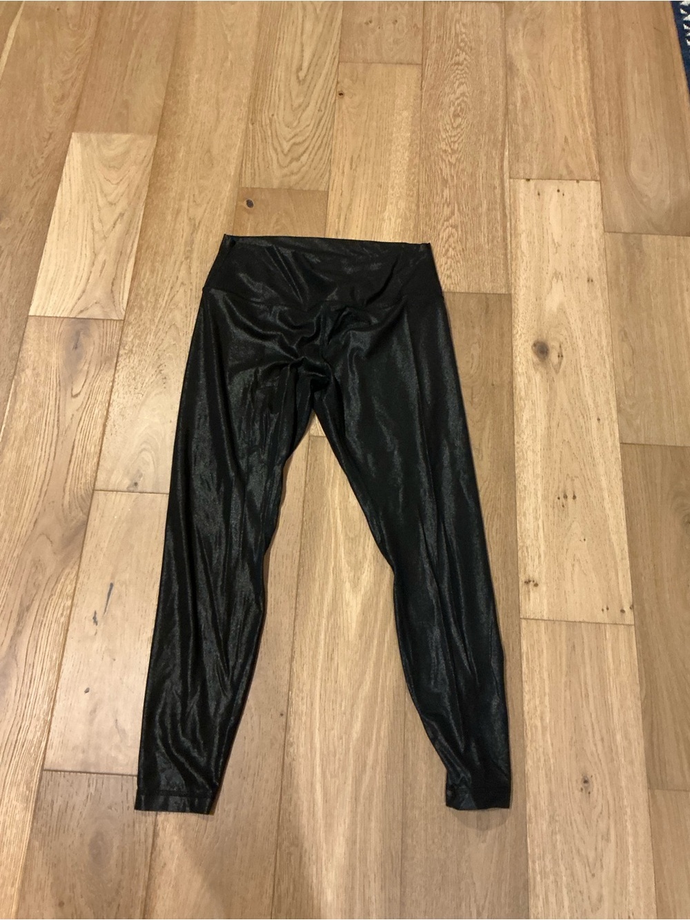 Women’s Lululemon Black Shiny Leggings - 14